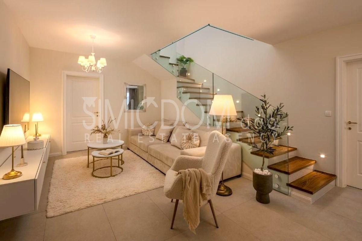 Čudovita vila z razgledom, Rogoznica