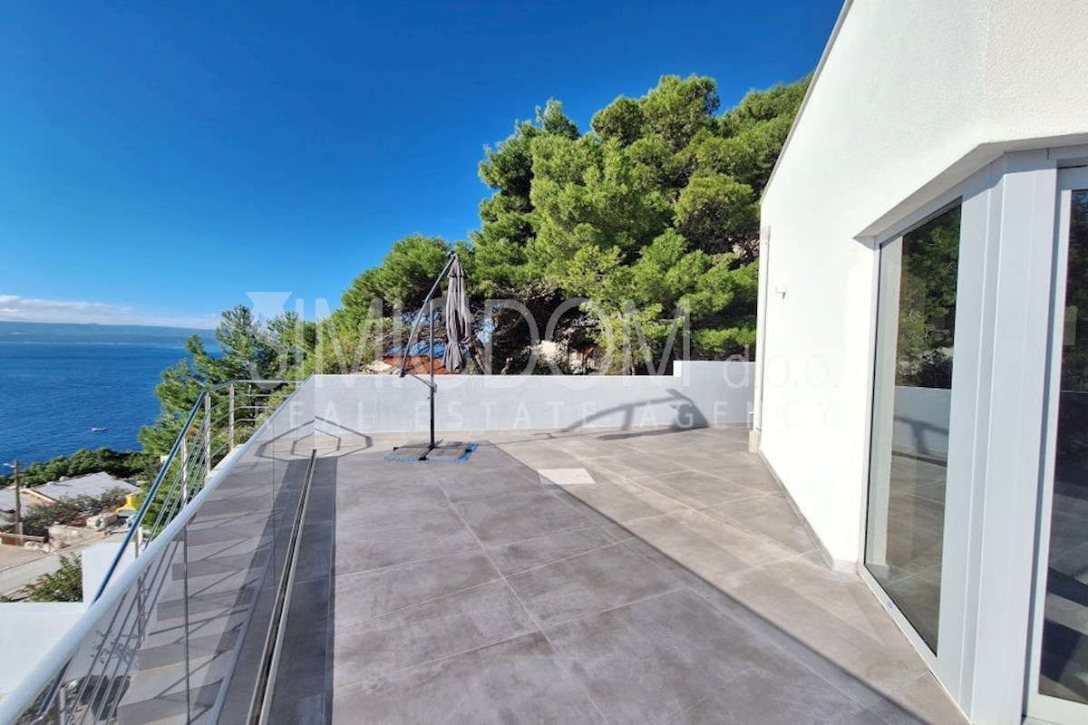 Vila z odprtim pogledom na morje, Omiš