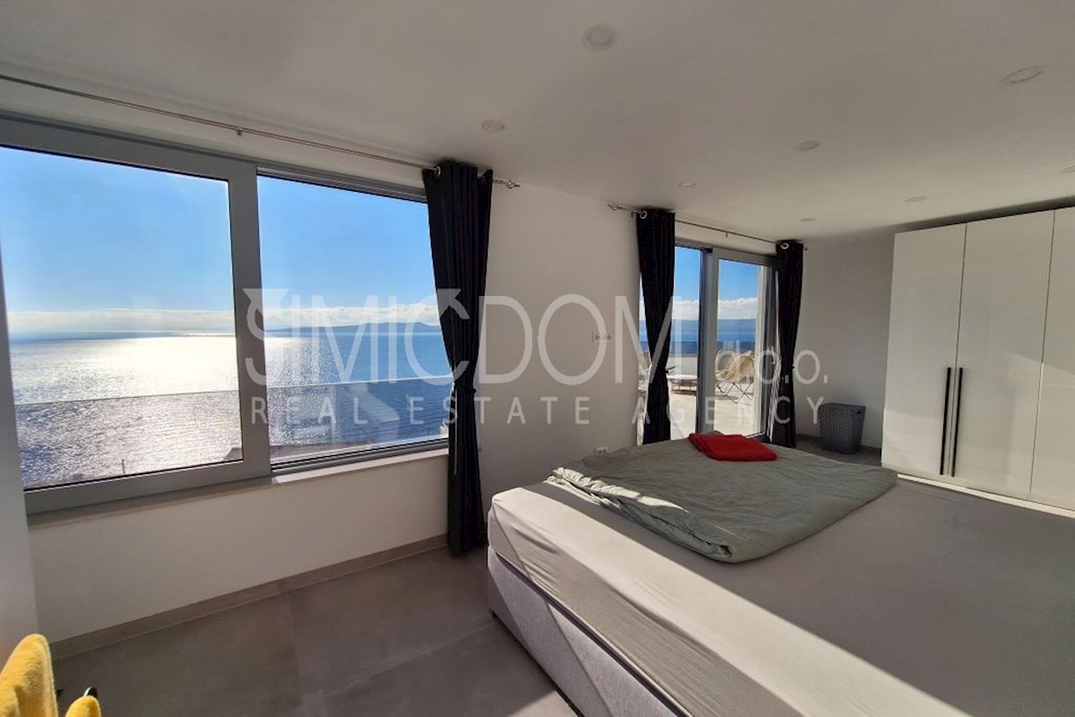 Vila z odprtim pogledom na morje, Omiš