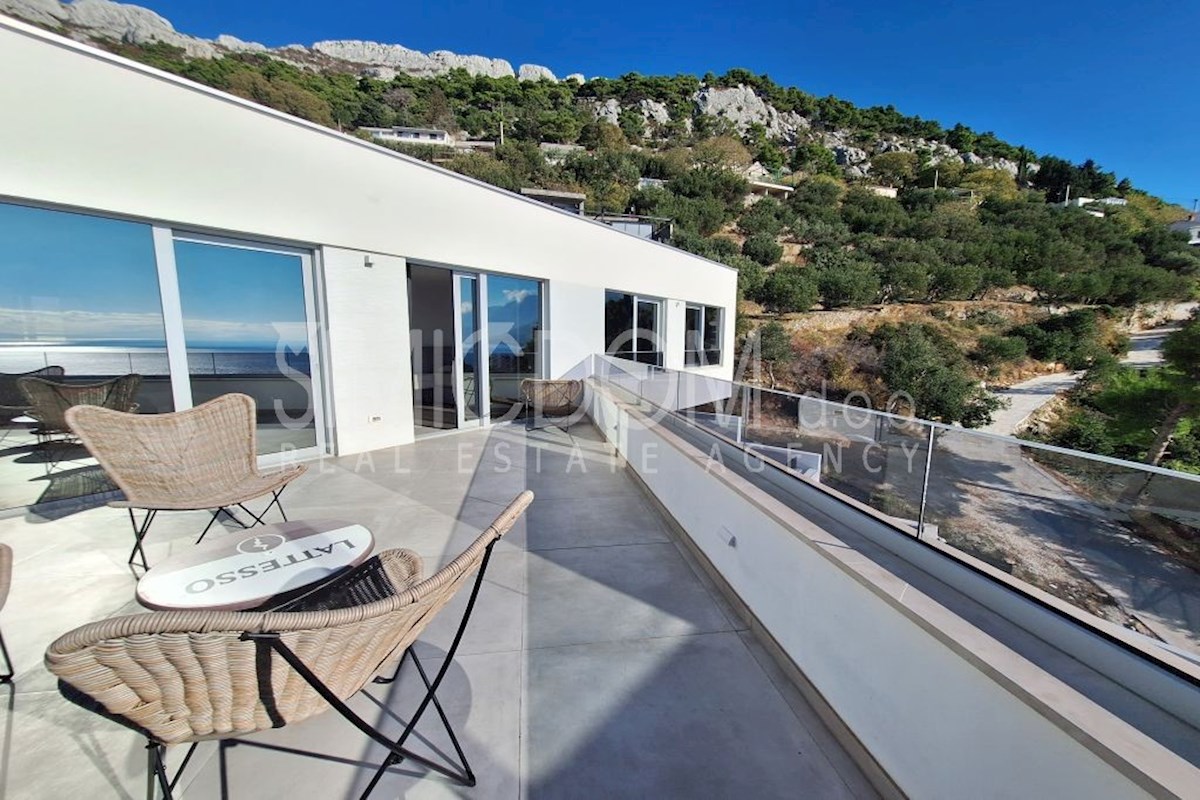 Vila z odprtim pogledom na morje, Omiš