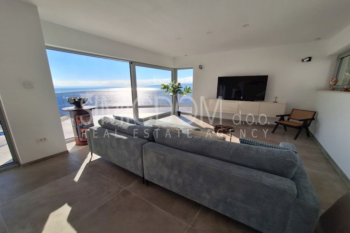 Vila z odprtim pogledom na morje, Omiš