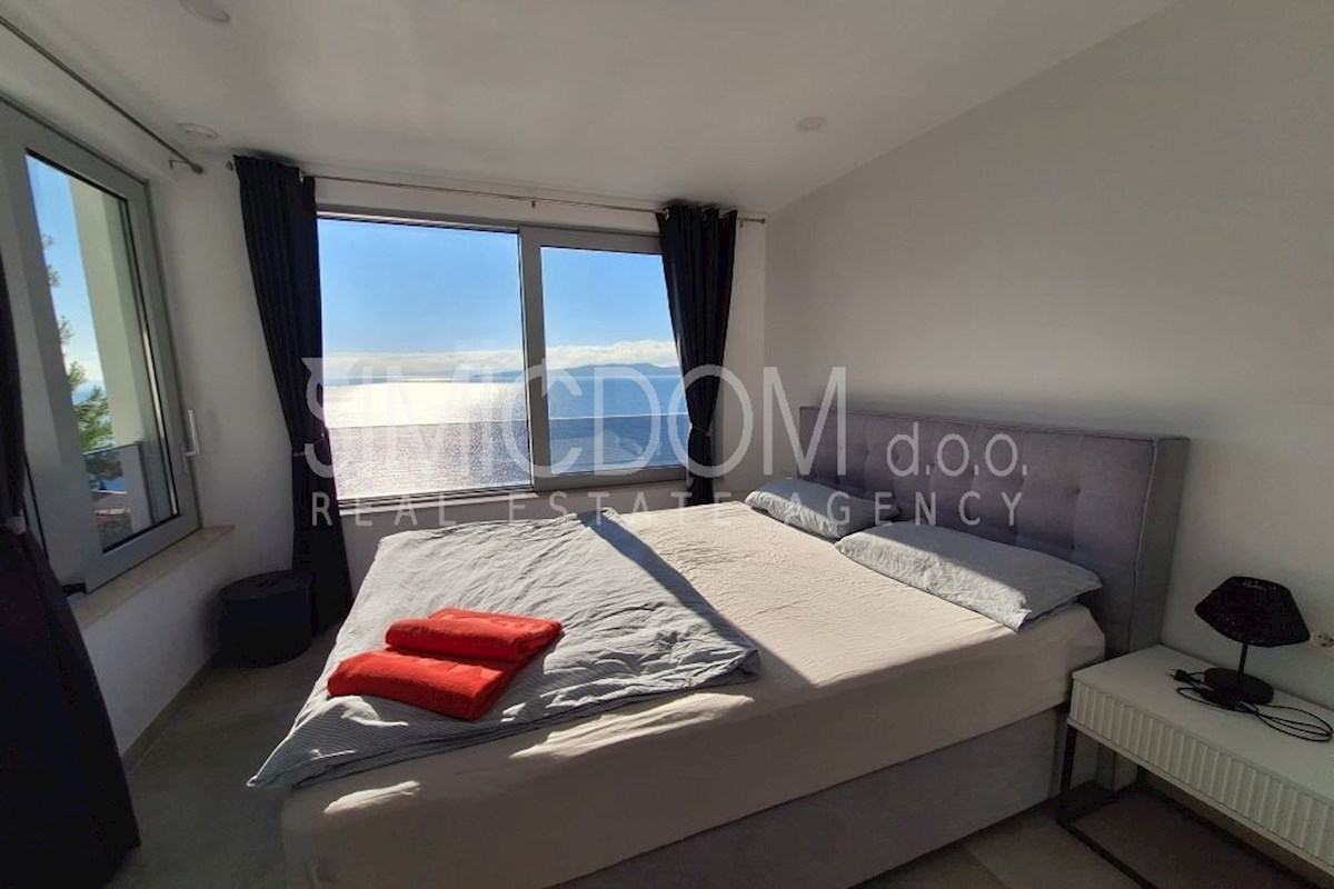 Vila z odprtim pogledom na morje, Omiš