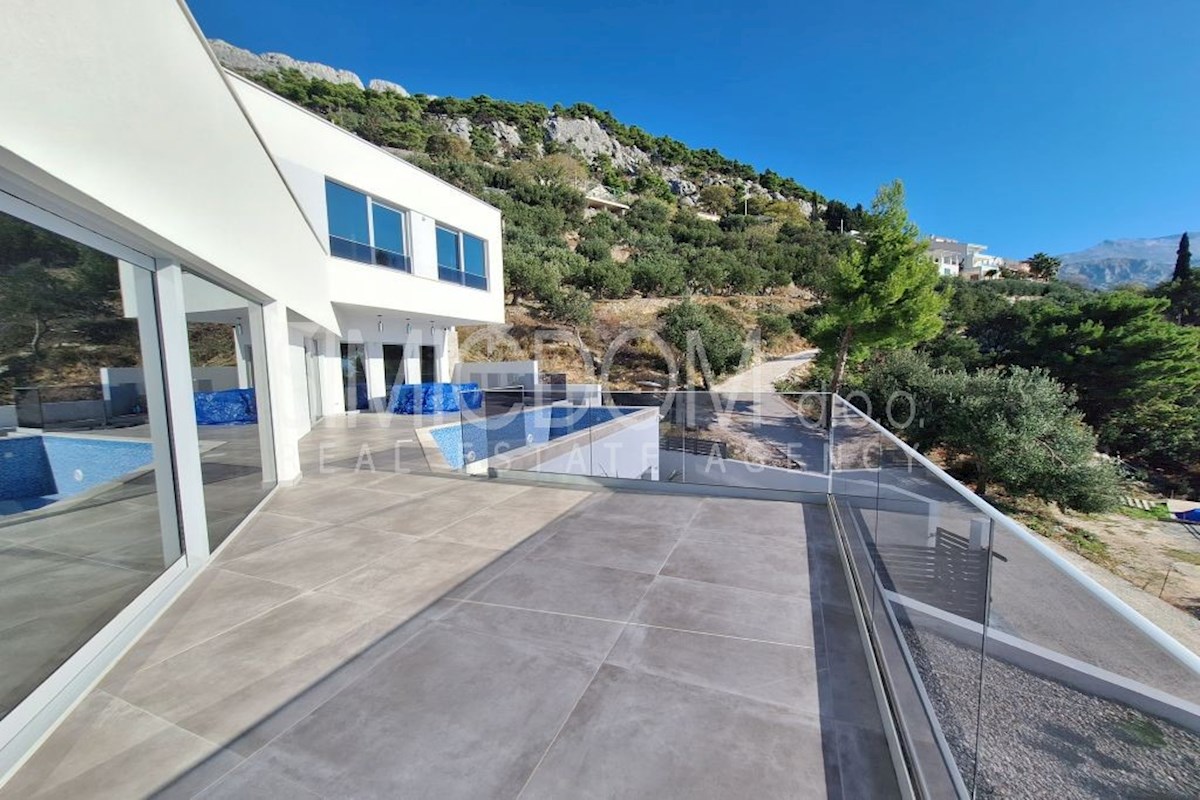 Vila z odprtim pogledom na morje, Omiš