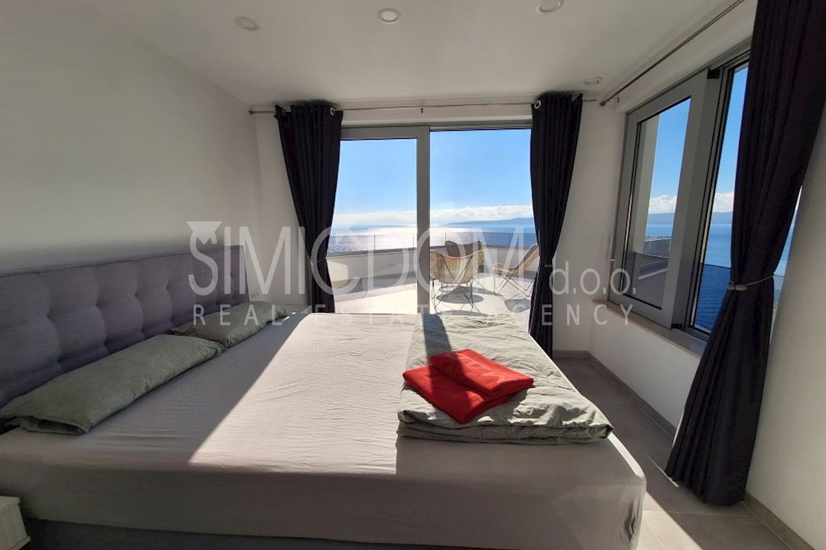 Vila z odprtim pogledom na morje, Omiš