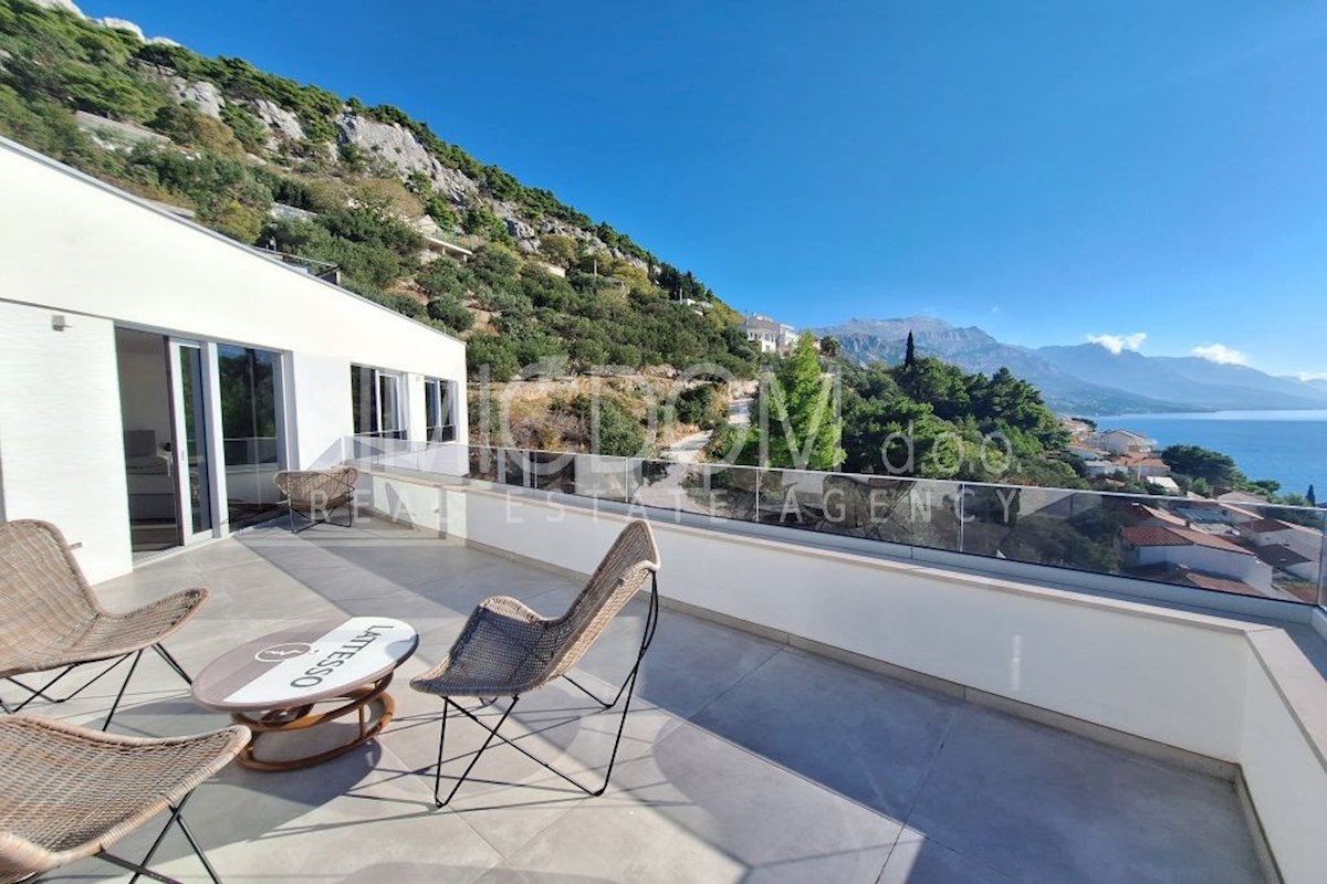 Vila z odprtim pogledom na morje, Omiš