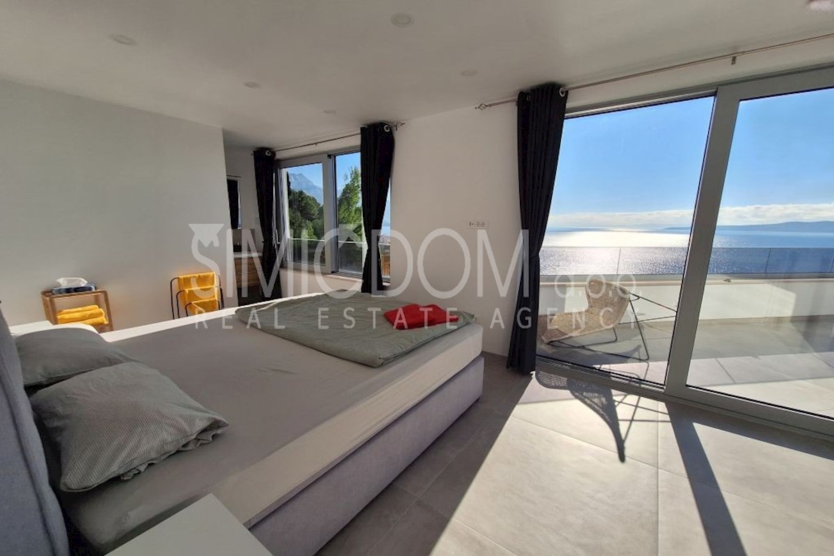 Vila z odprtim pogledom na morje, Omiš