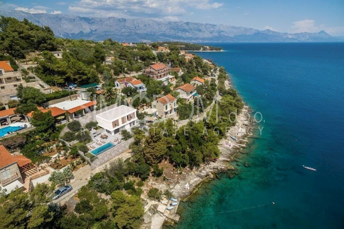 Luksuzna vila v prvi vrsti do morja, Brač