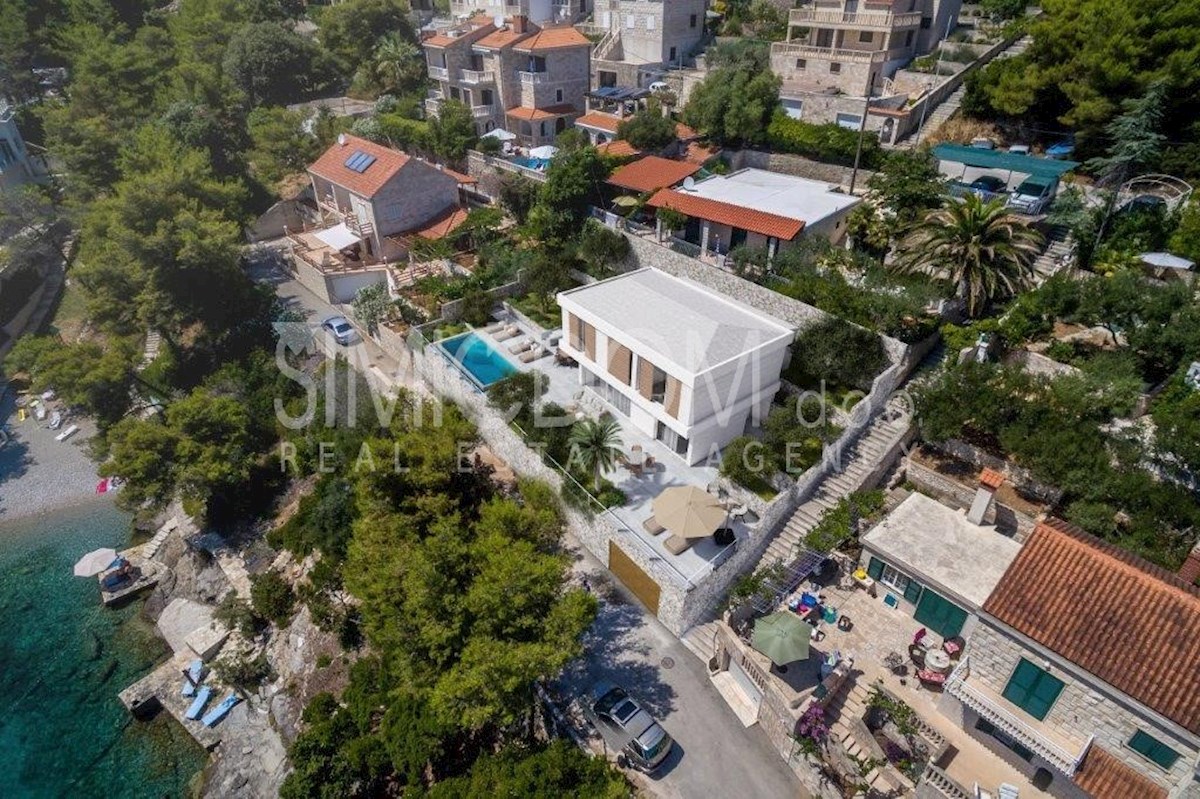 Luksuzna vila v prvi vrsti do morja, Brač