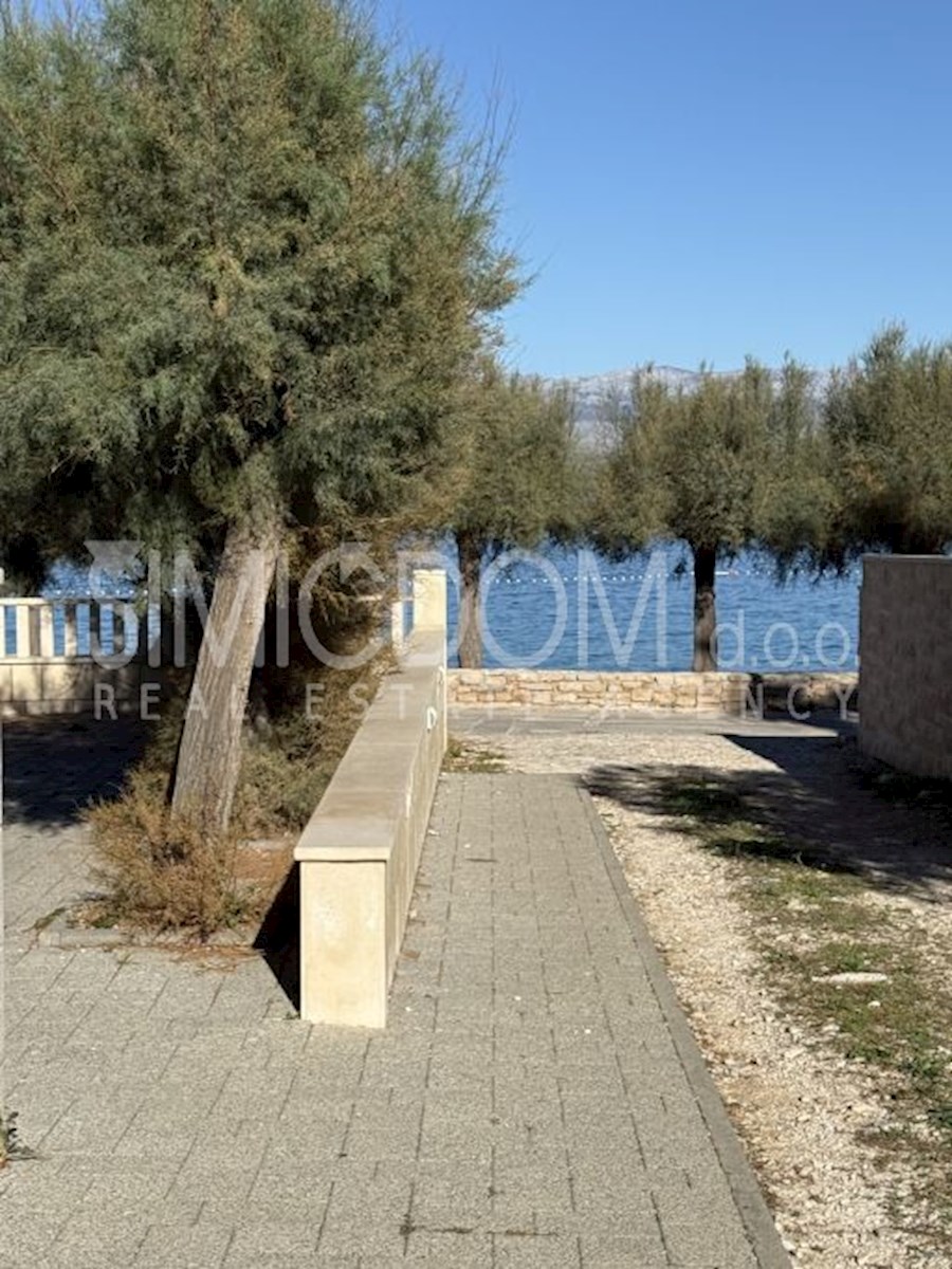 Ekskluzivno - opremljeno stanovanje v prvi vrsti do morja - Sutivan, Brač