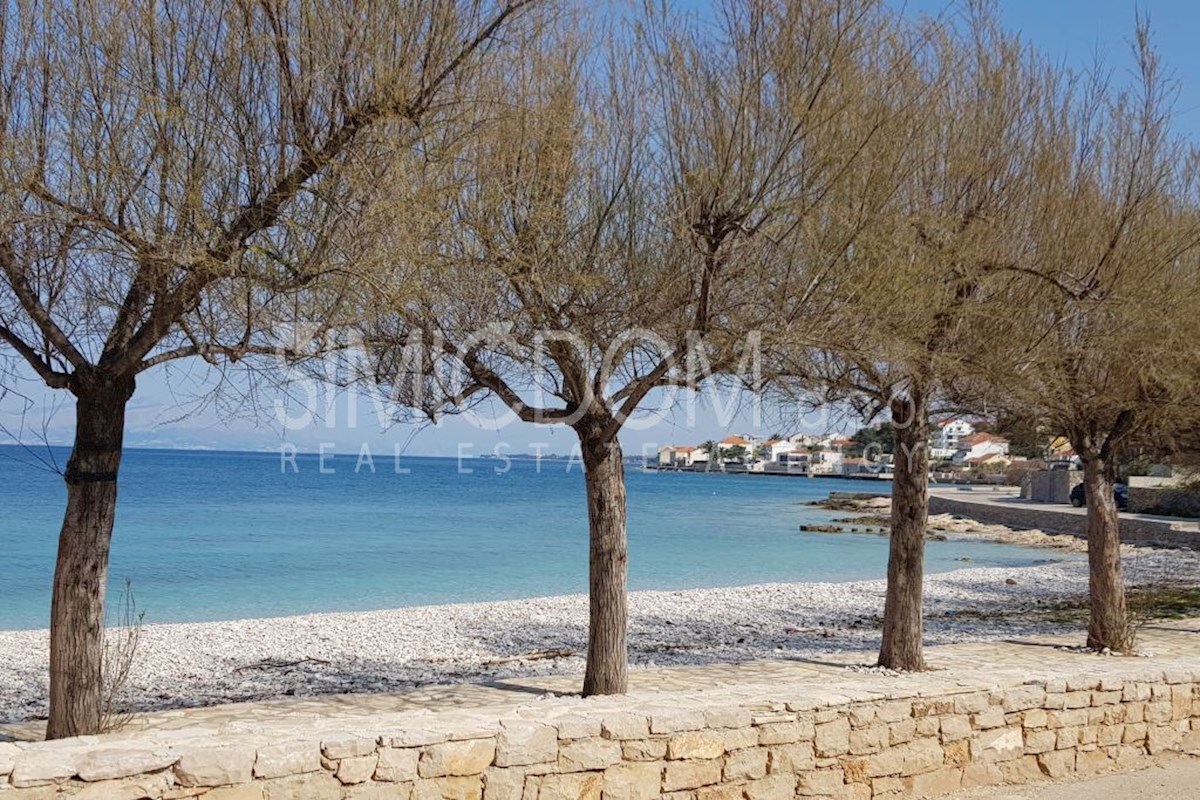 Ekskluzivno - opremljeno stanovanje v prvi vrsti do morja - Sutivan, Brač