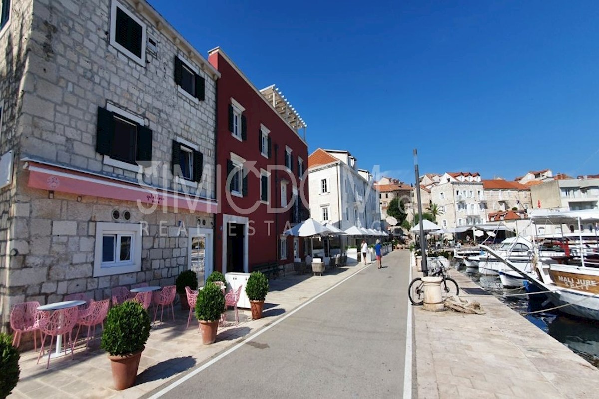 Ekskluzivno - opremljeno stanovanje v prvi vrsti do morja - Sutivan, Brač