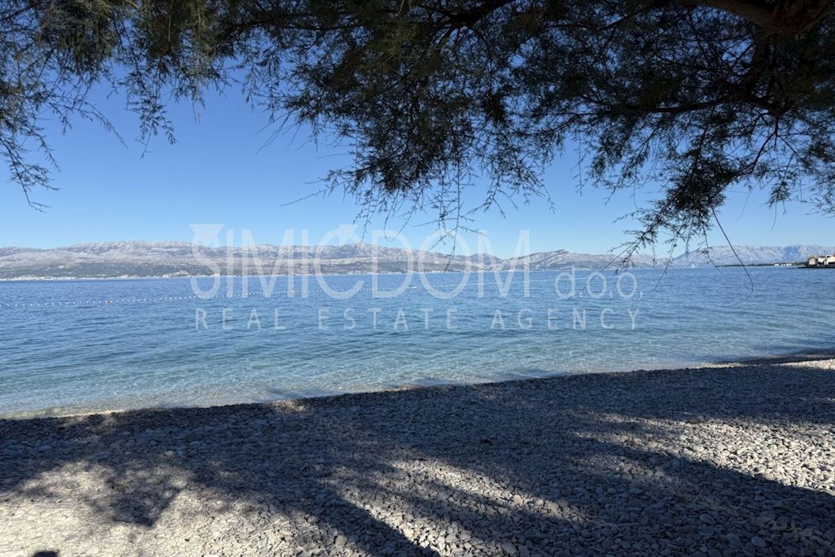 Ekskluzivno - opremljeno stanovanje v prvi vrsti do morja - Sutivan, Brač