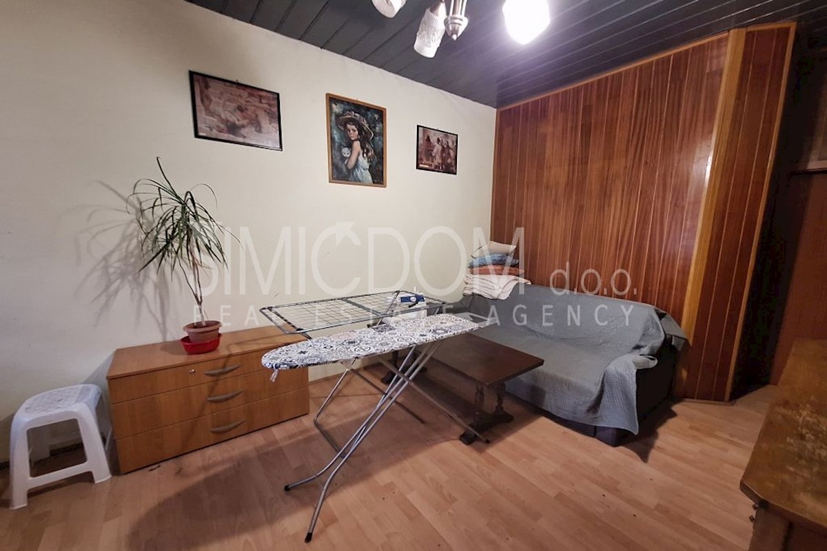 Hiša v središču Žrnovnice, naprodaj