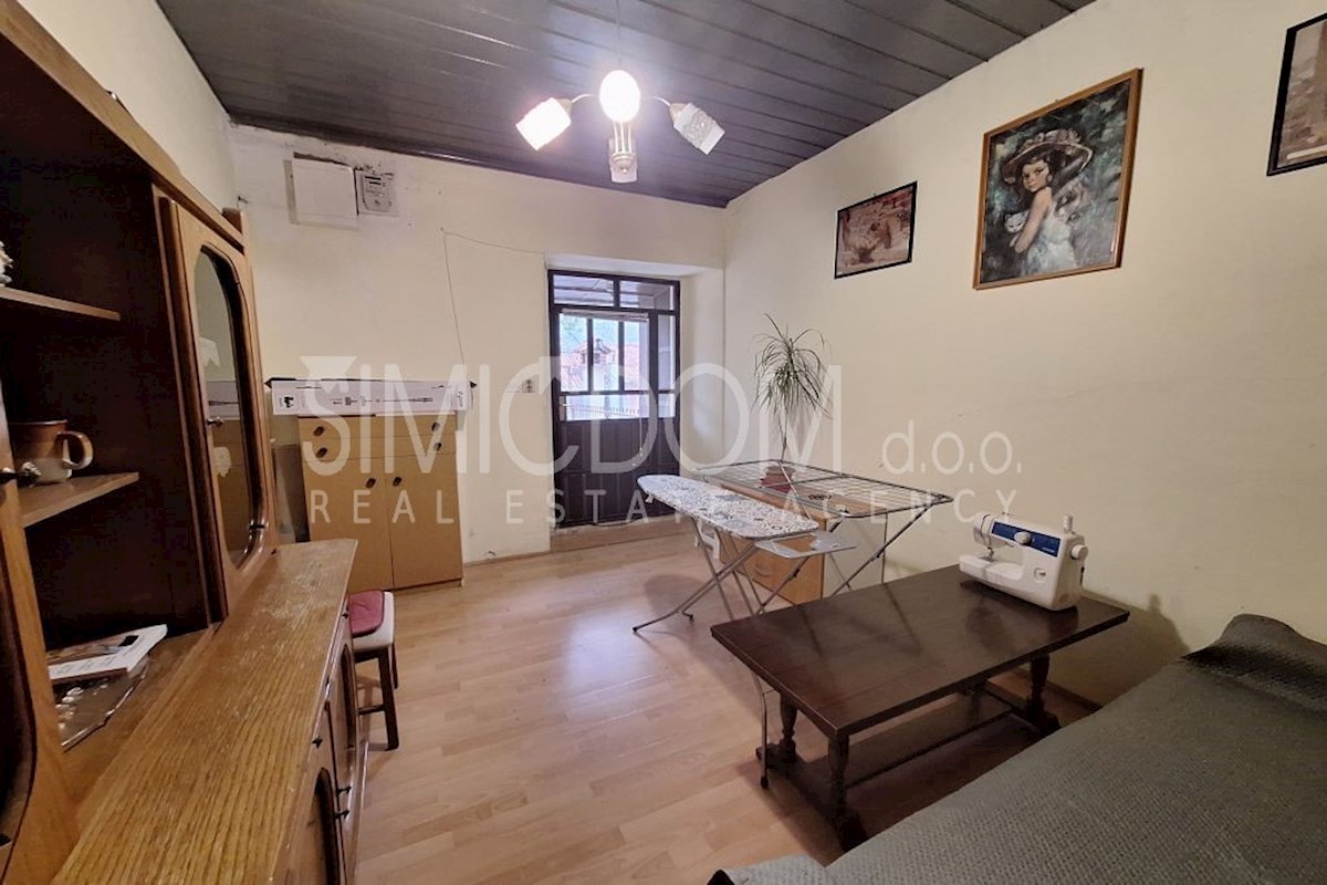 Hiša v središču Žrnovnice, naprodaj