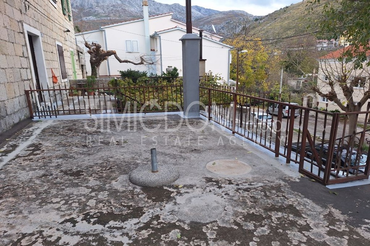 Hiša v središču Žrnovnice, naprodaj