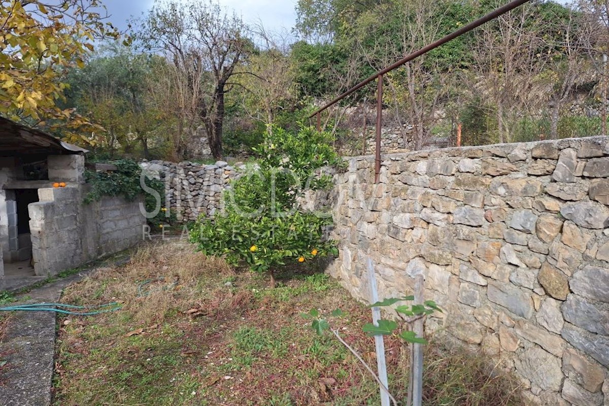 Hiša v središču Žrnovnice, naprodaj