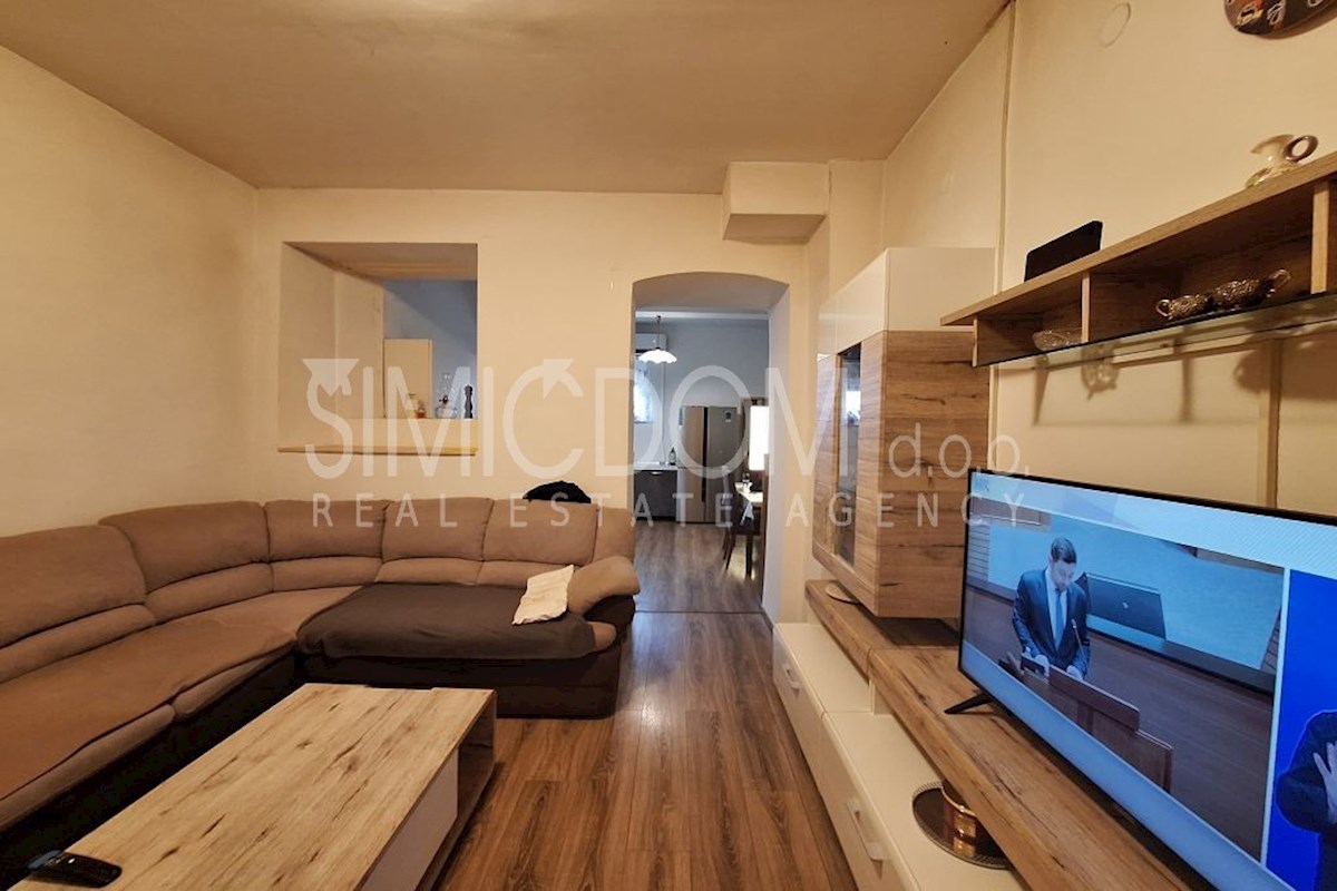 Hiša v središču Žrnovnice, naprodaj