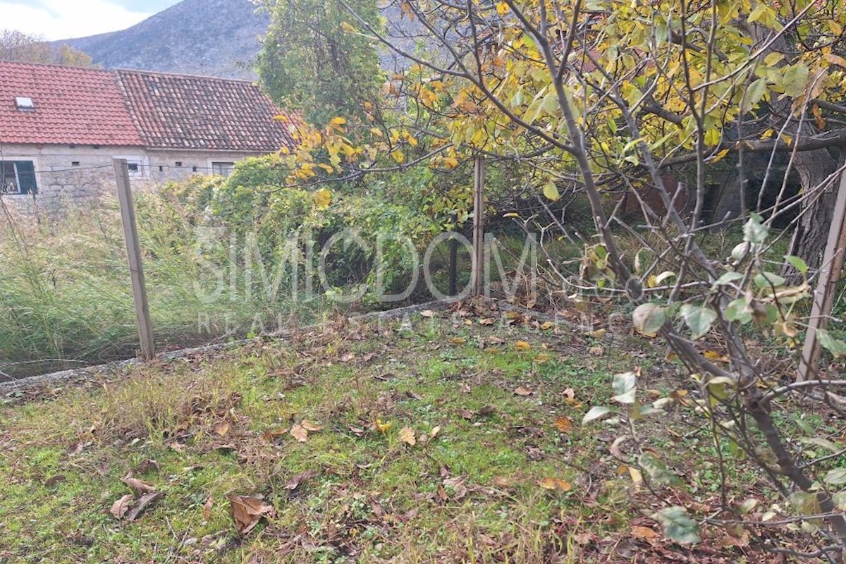 Hiša v središču Žrnovnice, naprodaj