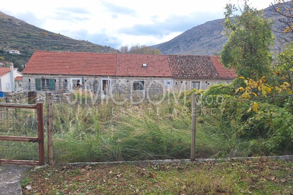 Hiša v središču Žrnovnice, naprodaj