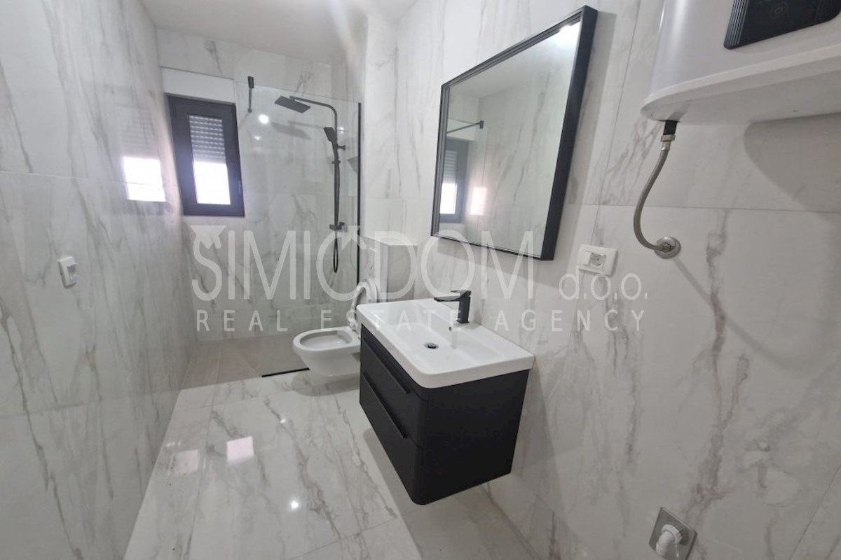 Penthouse stanovanje v novogradnji z razgledom, Čiovo