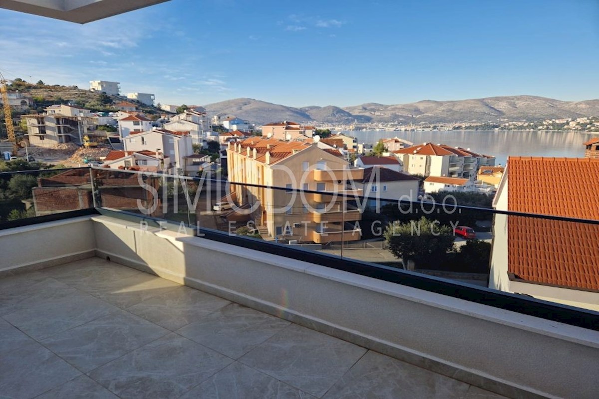 Penthouse stanovanje v novogradnji z razgledom, Čiovo