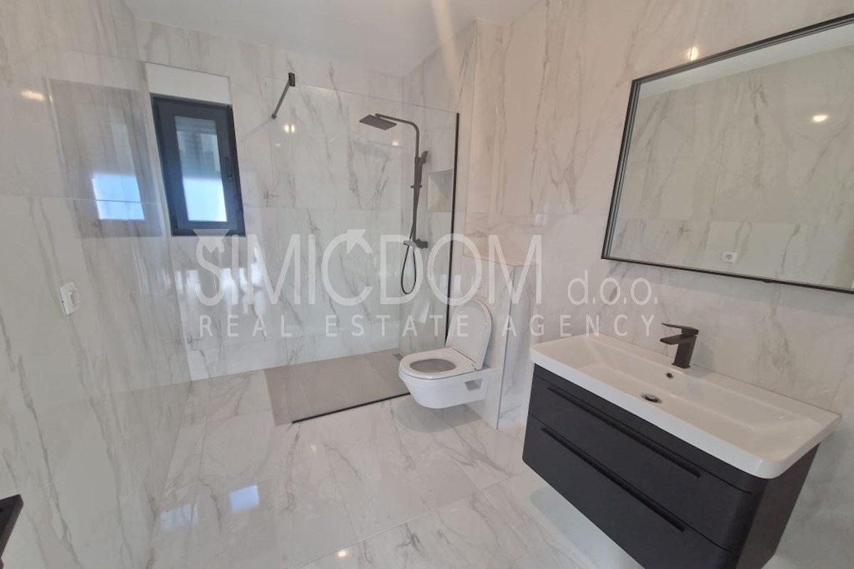 Penthouse stanovanje v novogradnji z razgledom, Čiovo