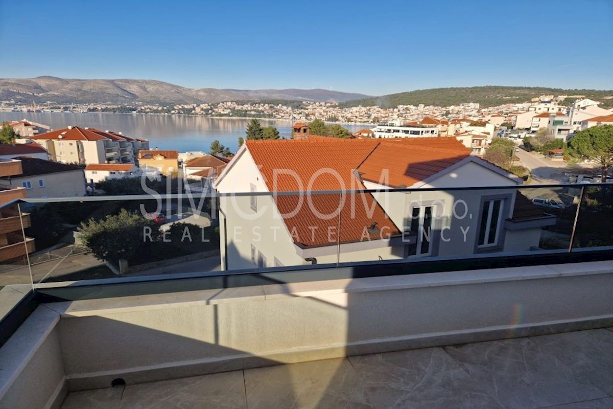 Penthouse stanovanje v novogradnji z razgledom, Čiovo