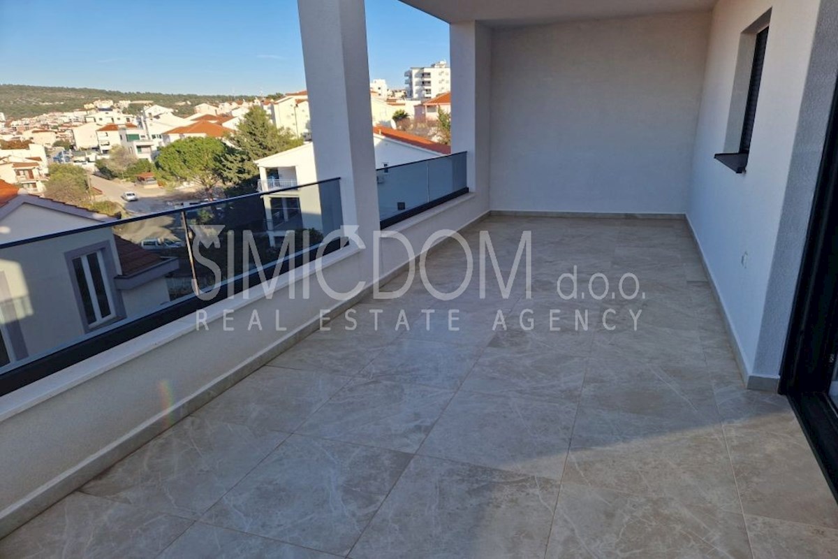 Penthouse stanovanje v novogradnji z razgledom, Čiovo