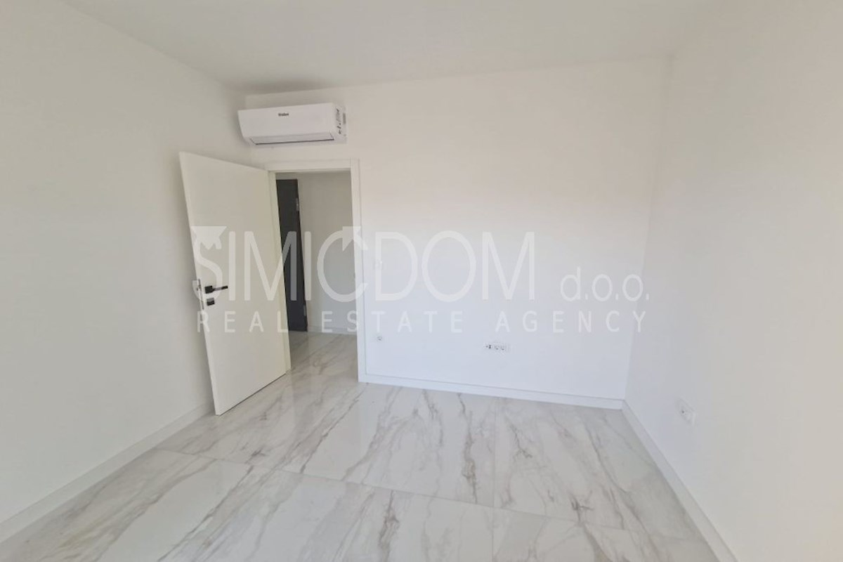 Penthouse stanovanje v novogradnji z razgledom, Čiovo