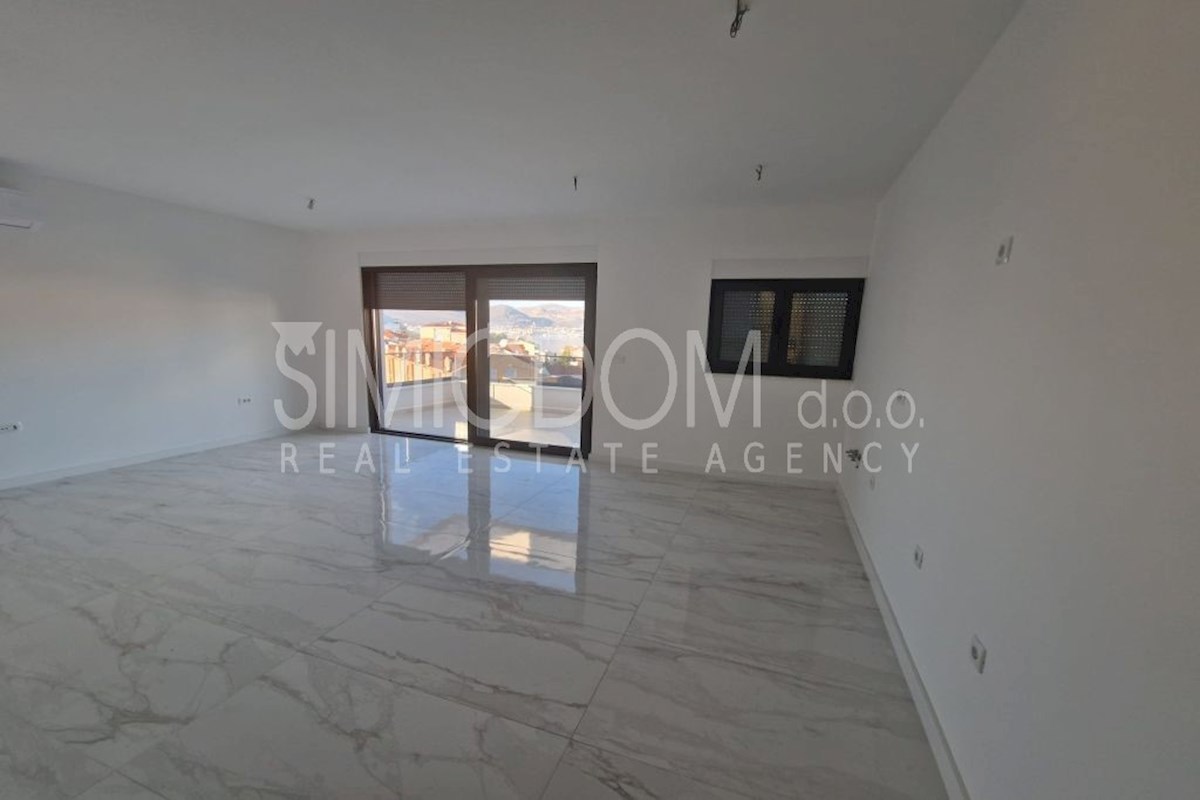 Penthouse stanovanje v novogradnji z razgledom, Čiovo