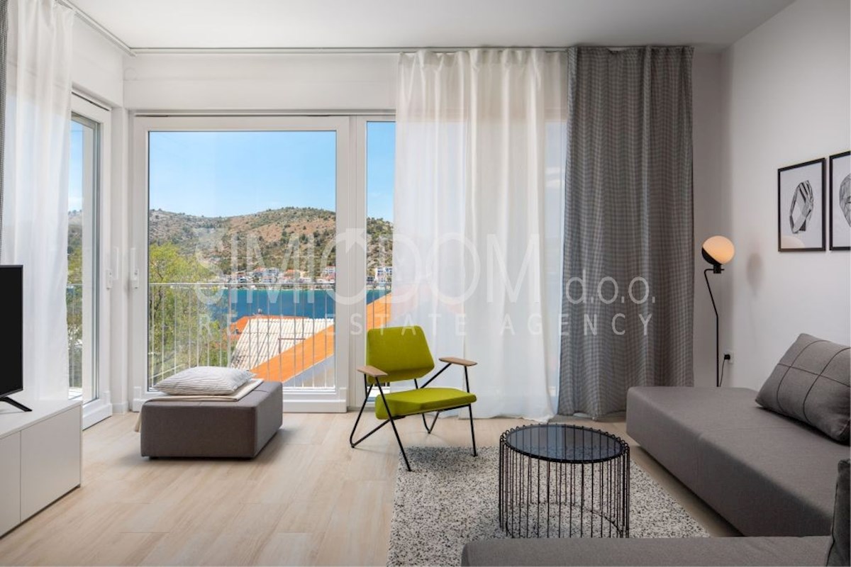 Dvostanovanjsko stanovanje z razgledom, Rogoznica