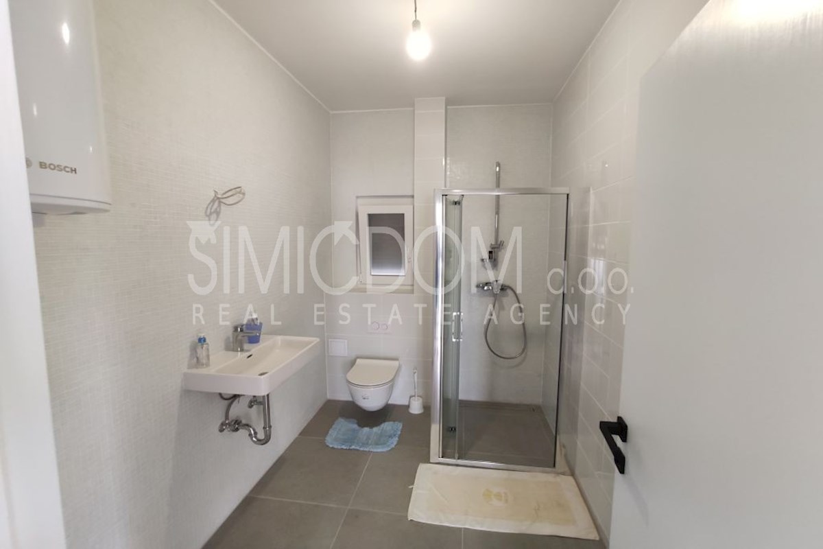 Dvostanovanjsko stanovanje z razgledom, Rogoznica