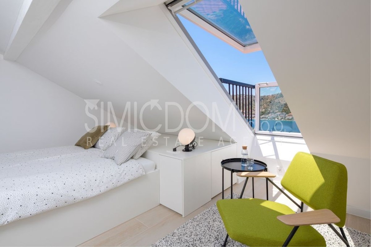 Dvostanovanjsko stanovanje z razgledom, Rogoznica