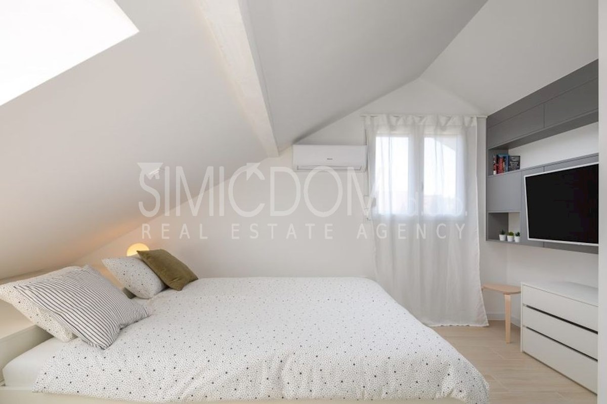 Dvostanovanjsko stanovanje z razgledom, Rogoznica