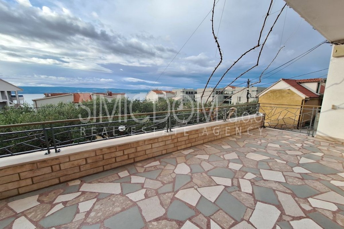 Dvosobno stanovanje z razgledom, Duće