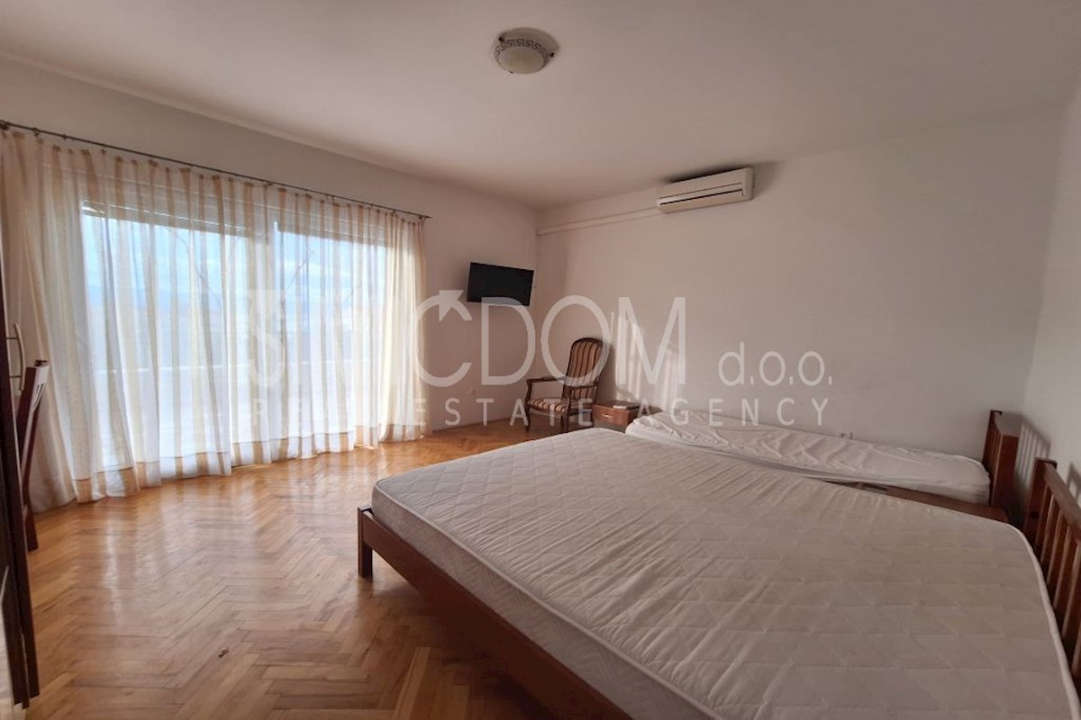 Dvosobno stanovanje z razgledom, Duće