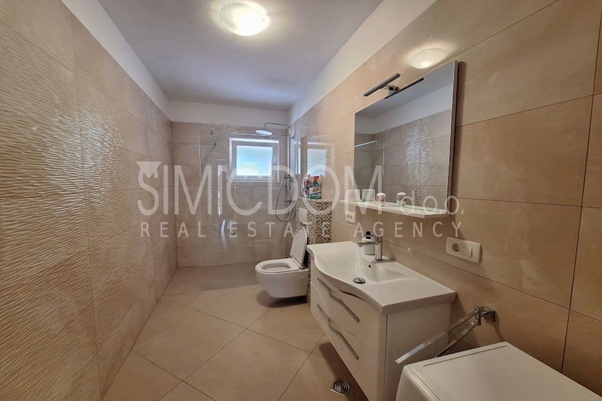 Dvosobno stanovanje z razgledom, Duće