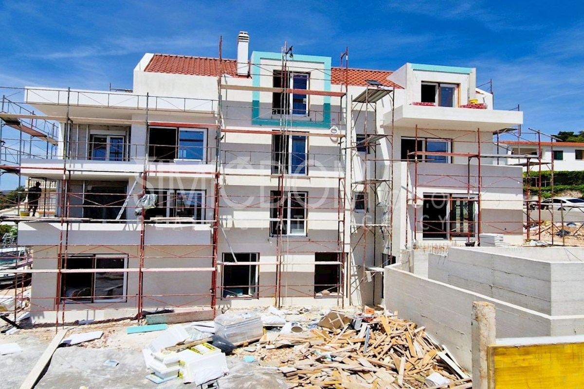 Novi apartma z zasebnim bazenom, Rogoznica