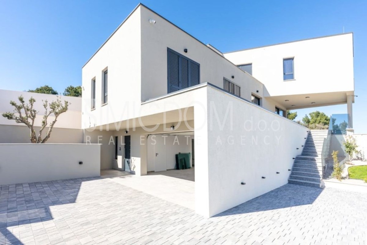Čudovita vila le nekaj korakov od morja, Murter