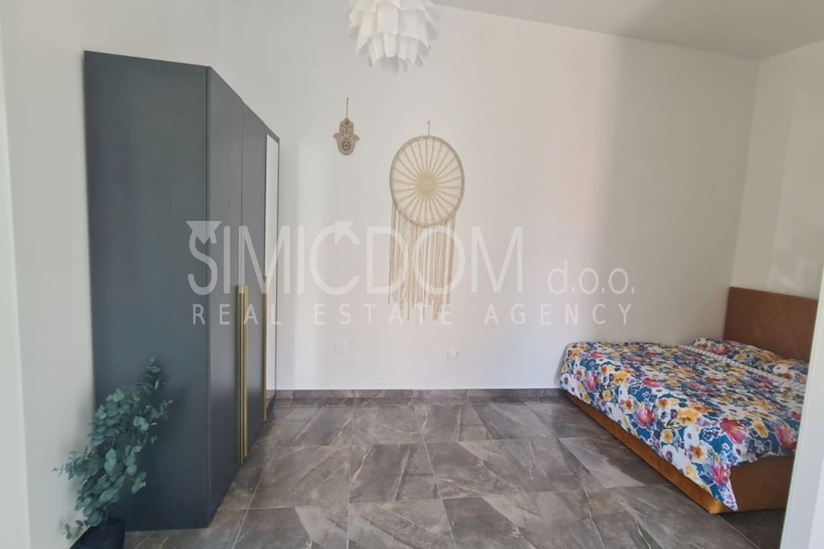 Prenovljena hiša z vrtom v centru Šibenika