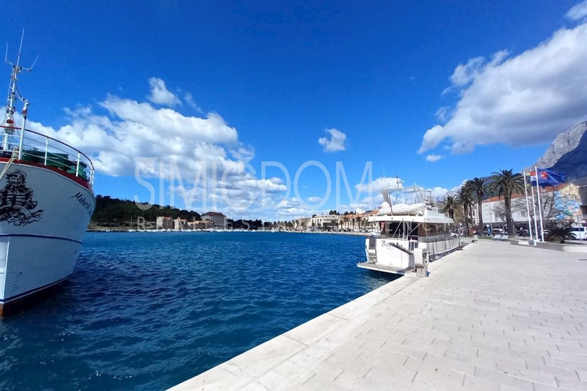 Dvosobno stanovanje z vrtom, Makarska