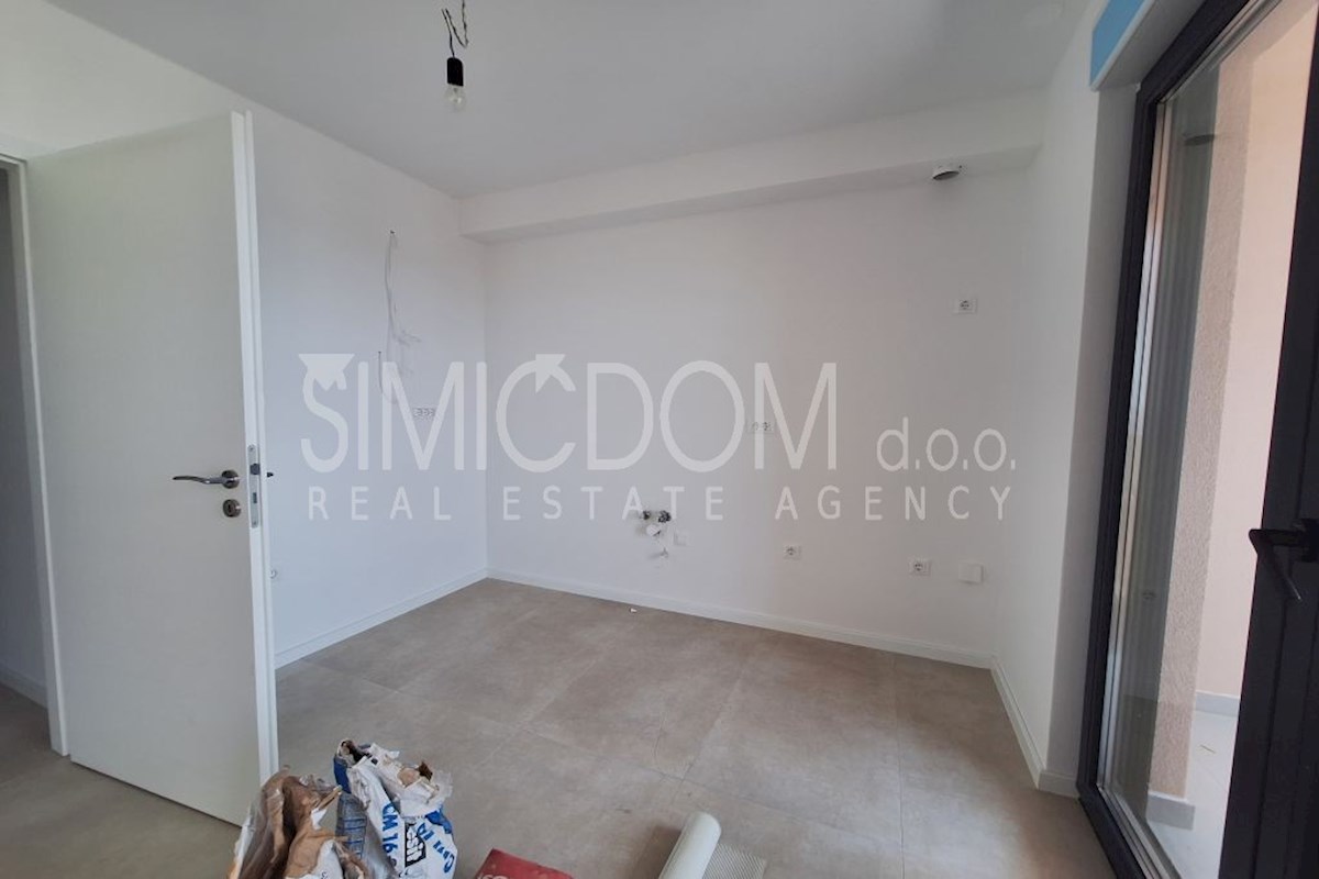Apartma z razgledom in strešno teraso, Podstrana