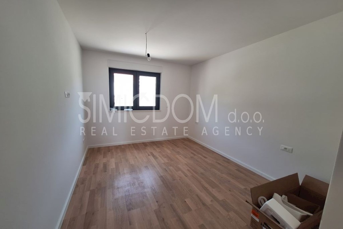 Apartma z razgledom in strešno teraso, Podstrana