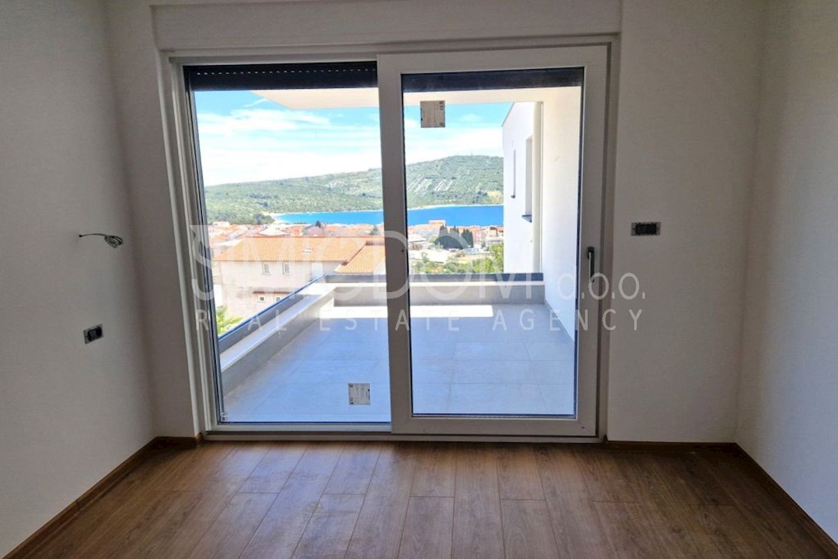 Penthouse stanovanje zelo blizu plaže, Primošten