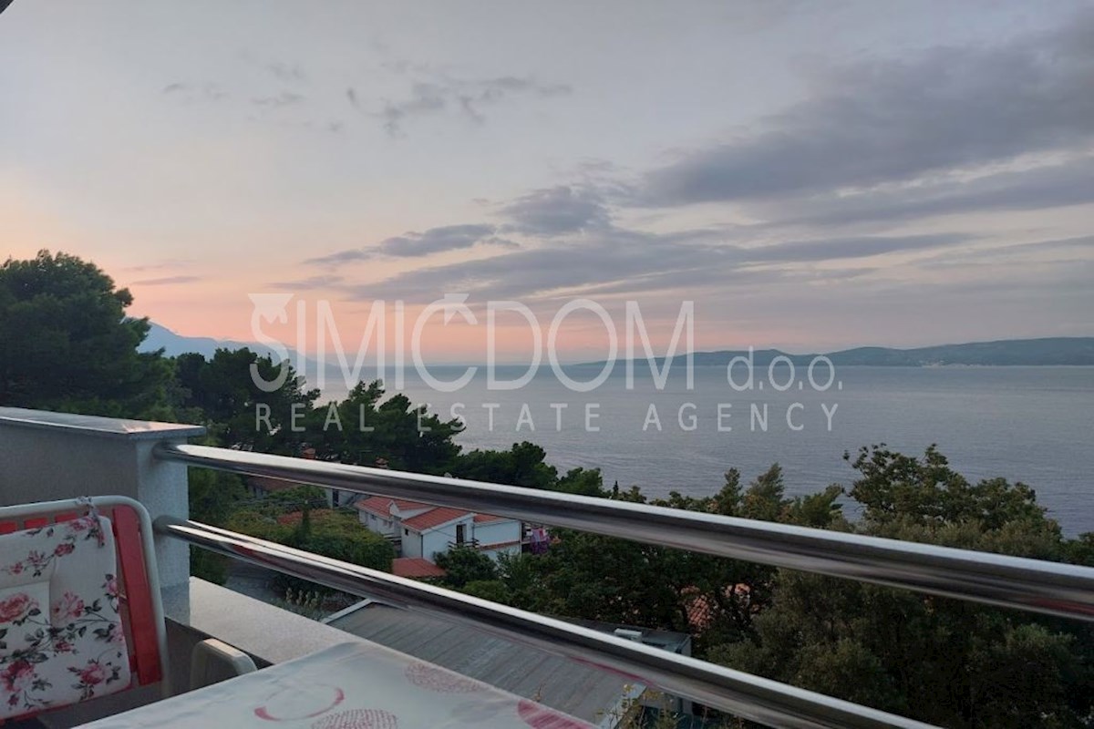 Apartma s pogledom na morje, Marušići