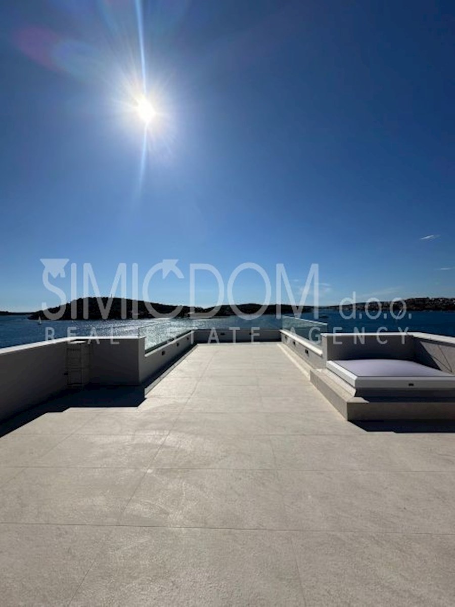 Novo dvosobno stanovanje 50m od plaže, Rogoznica