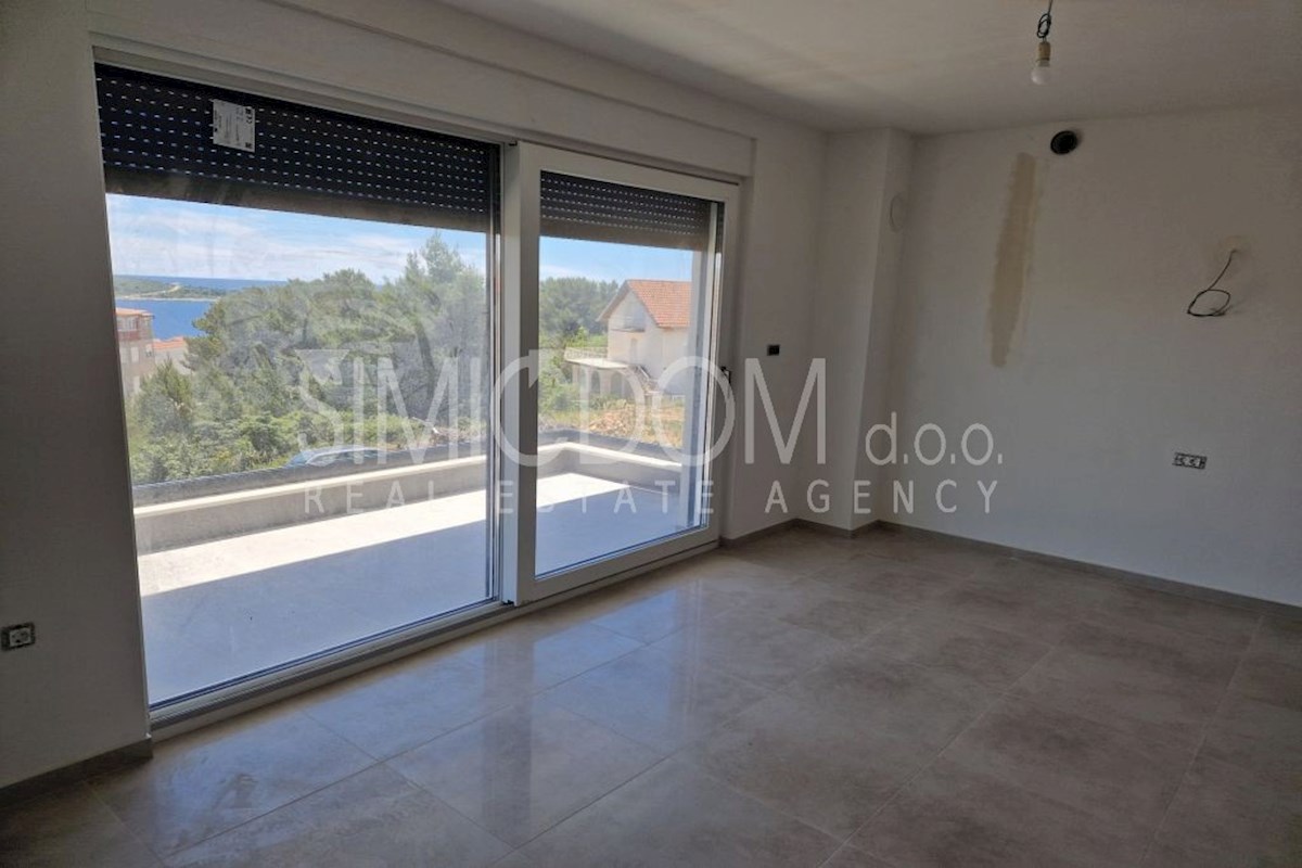 Novo stanovanje zelo blizu plaže, Primošten