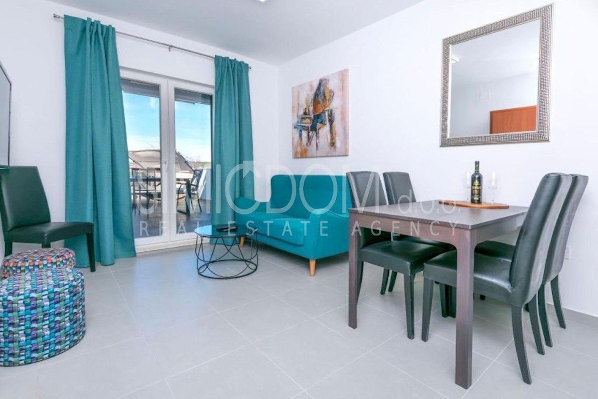 Opremljena samostojna hiša, Rogoznica