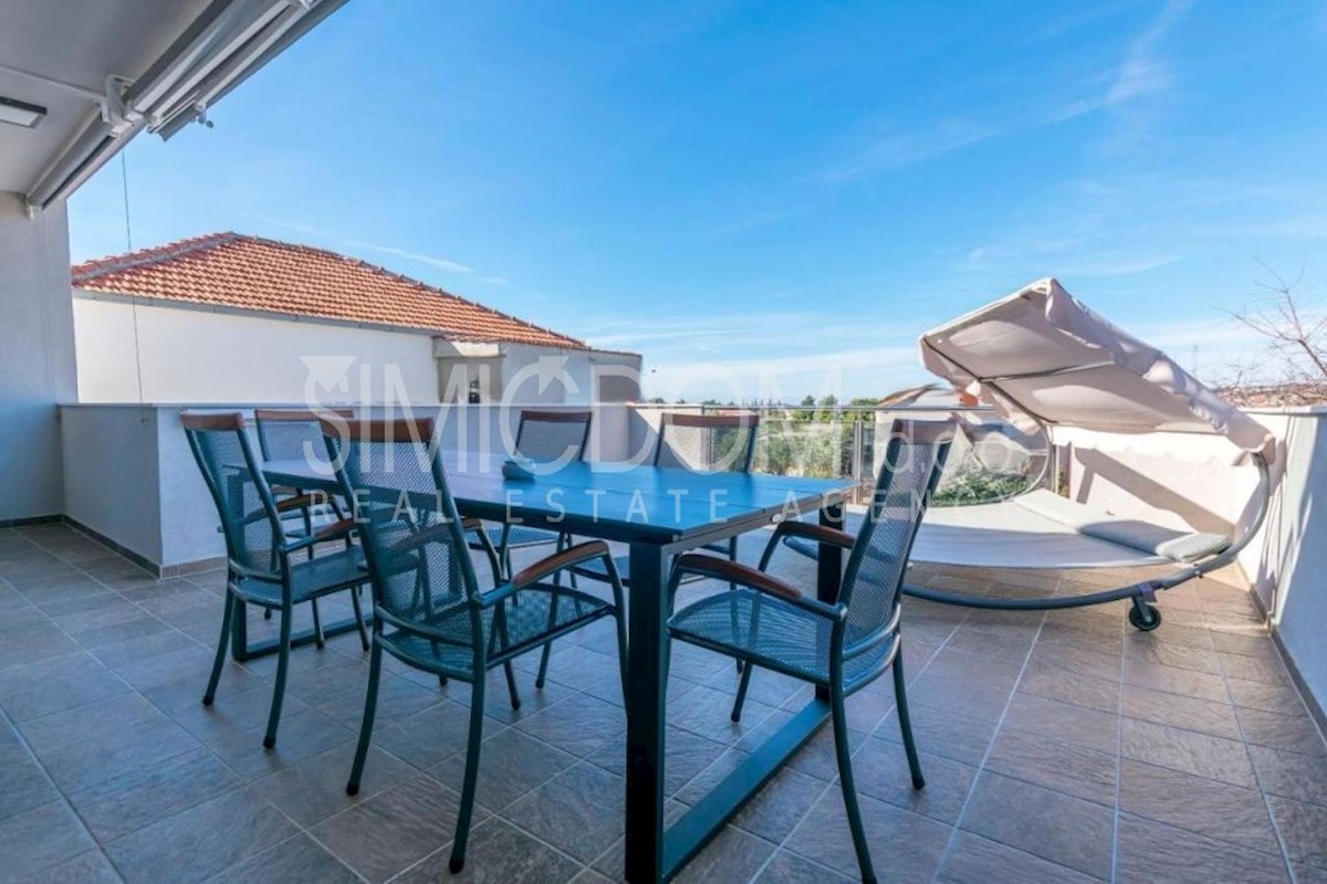 Opremljena samostojna hiša, Rogoznica