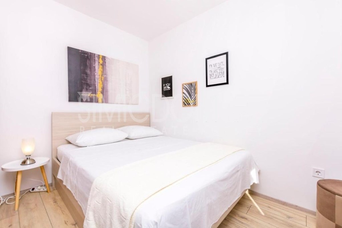 Opremljena samostojna hiša, Rogoznica